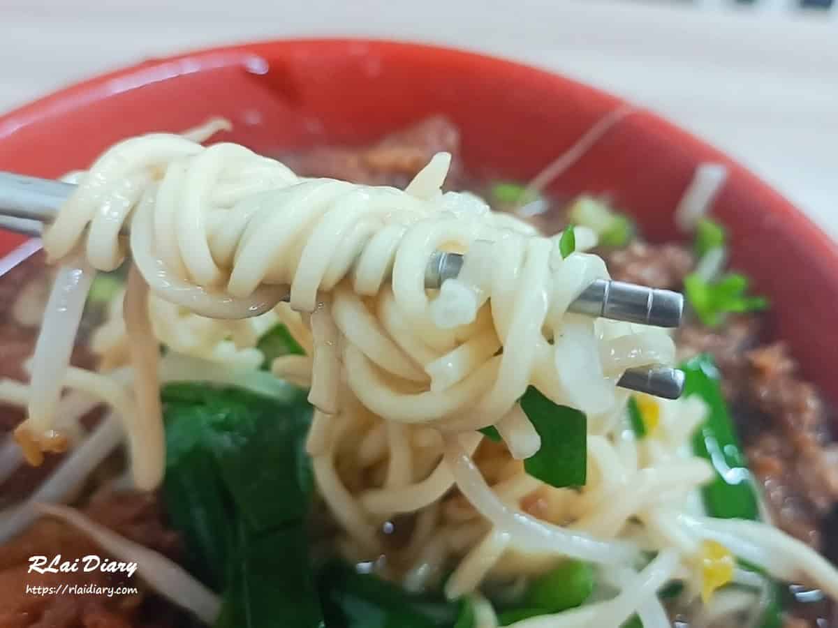 東勢鮮蝦大餛飩 排骨酥黃麵2