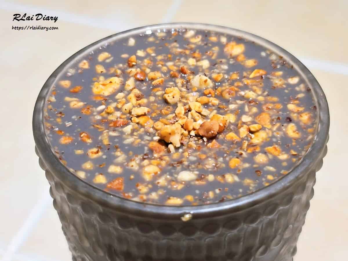 黑芝麻豆漿質地近拍