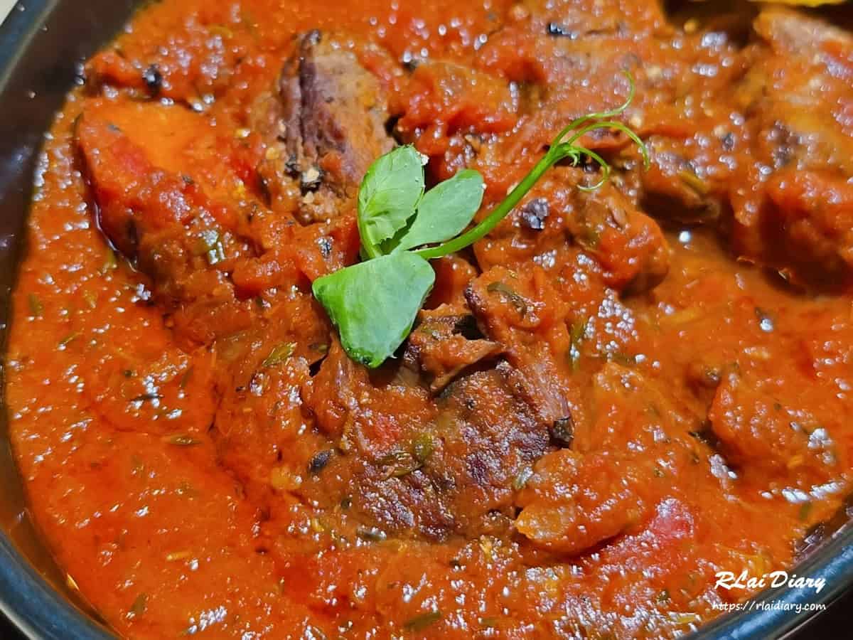 番茄燉牛肉醬汁濃郁特寫