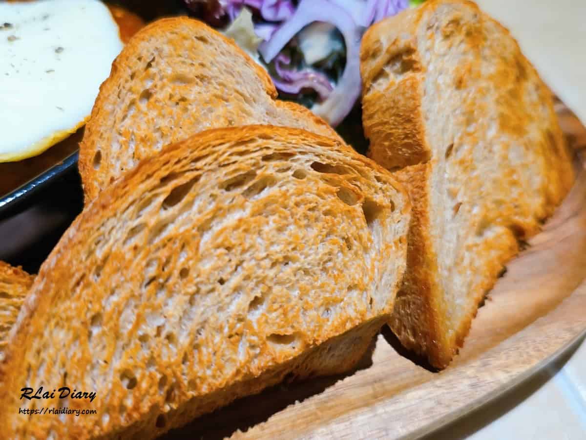 番茄燉牛肉搭配酸種麵包