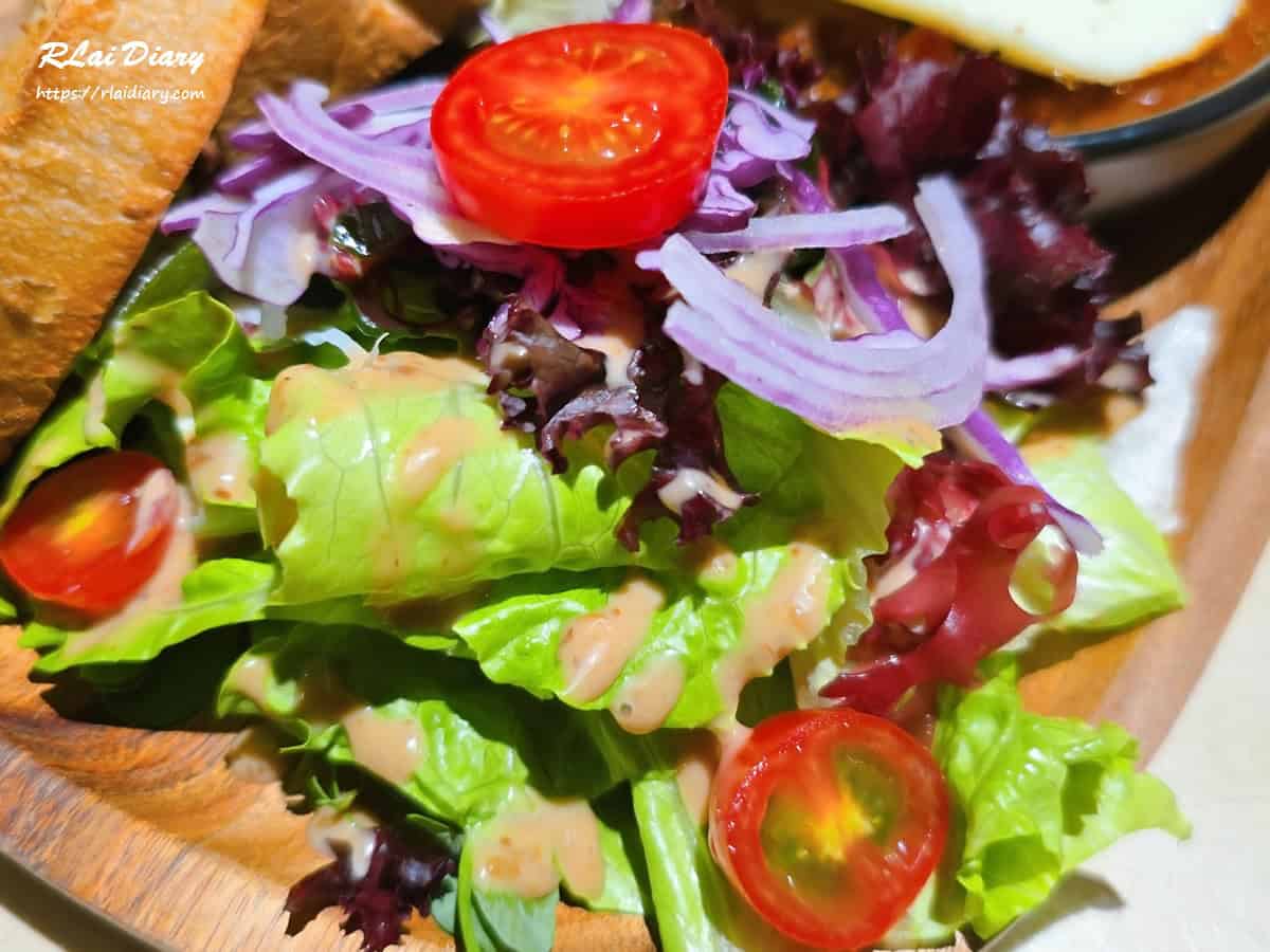 番茄燉牛肉配餐生菜