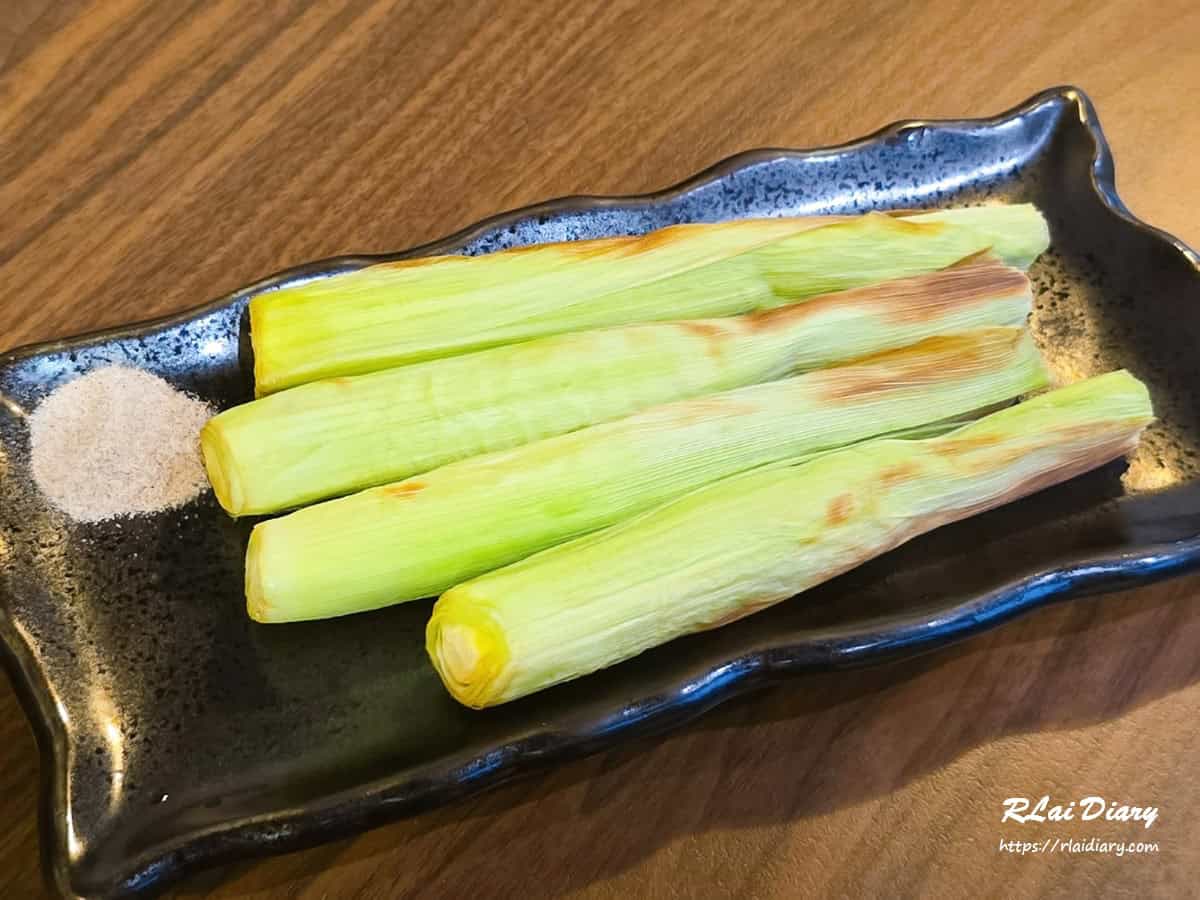帶殼烤玉米筍近拍，玖眾串燒食堂永和烤物推薦