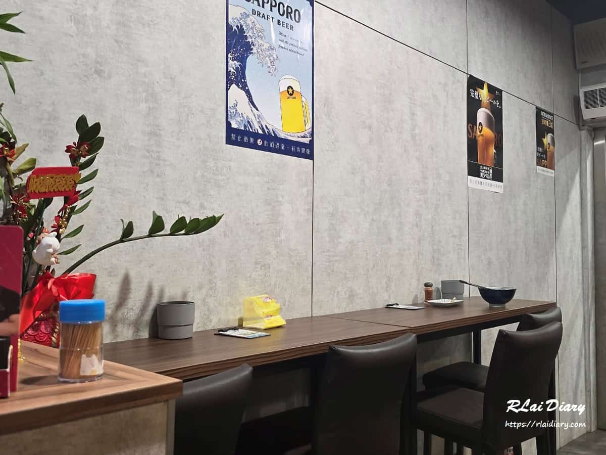 玖眾串燒食堂內部座位區，適合朋友聚餐與家庭用餐