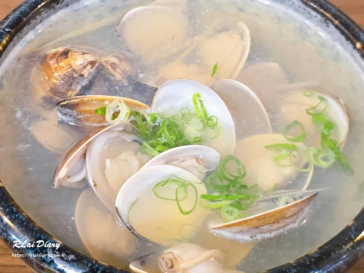 蛤蜊顆顆飽滿的酒蒸料理，玖眾串燒食堂經典湯品