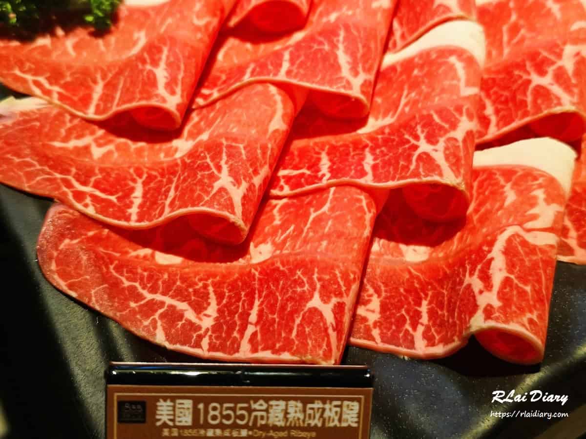 美國1855冷藏熟成板腱牛，色澤紅潤油花分布均勻