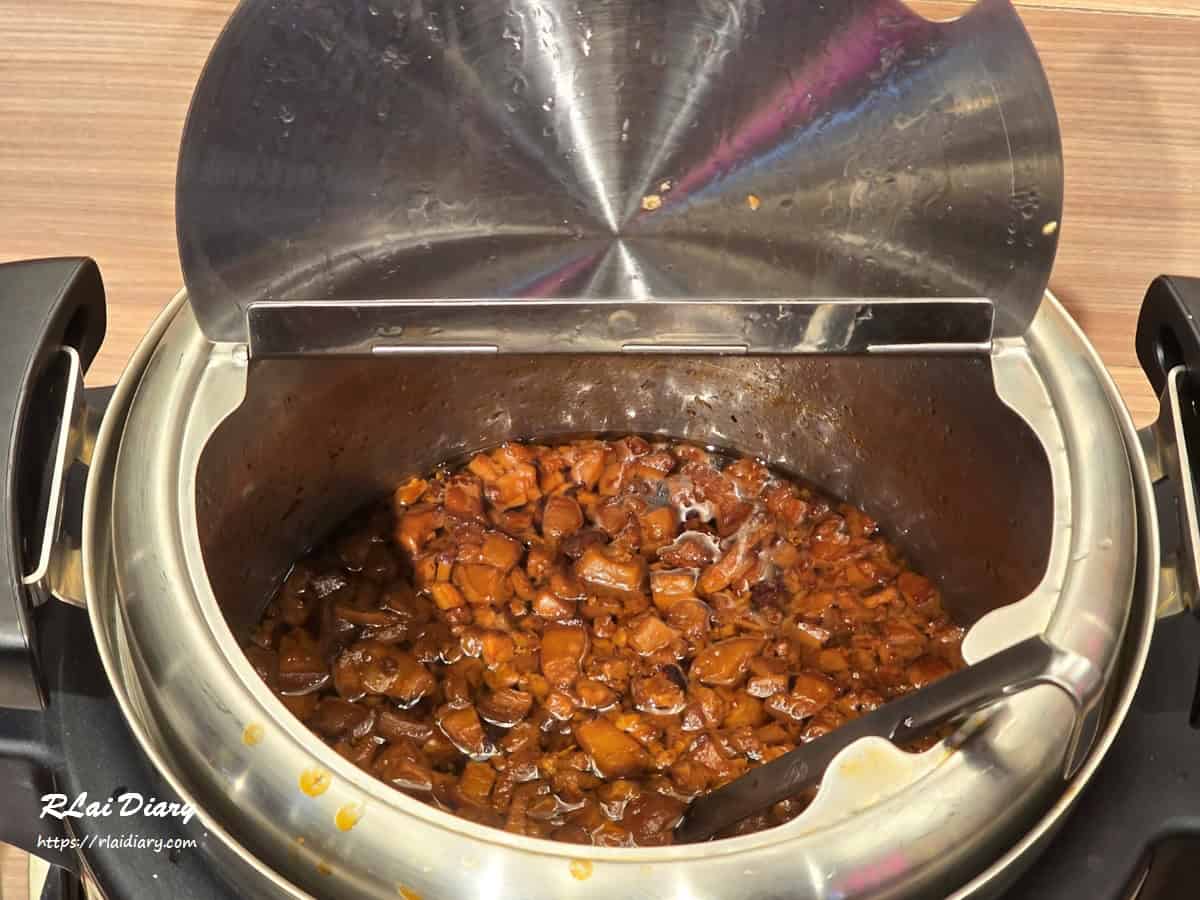 自助區提供滷肉飯