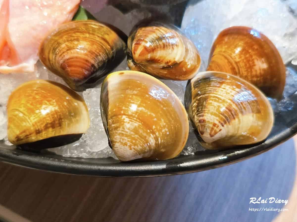顆顆飽滿的新鮮蛤蠣，為湯頭增添鮮甜海味