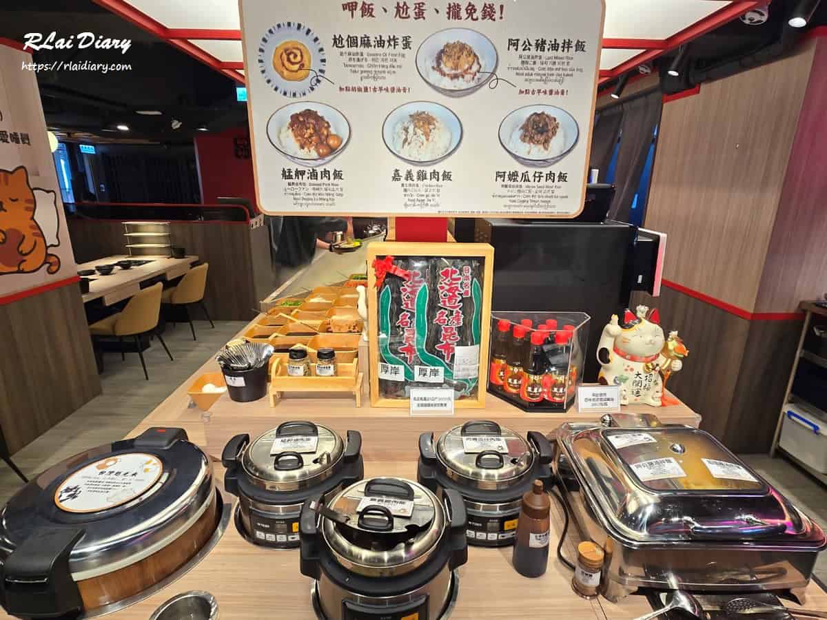熟食自助區提供滷肉飯、雞肉飯、豬油拌飯等經典台式主食