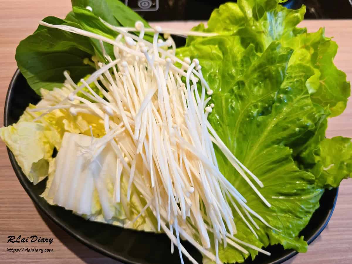 自助吧新鮮青菜，口感紮實鮮甜