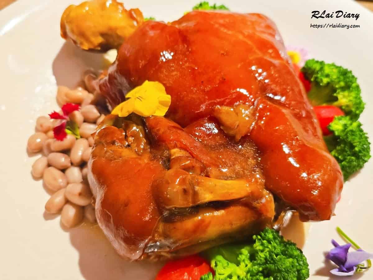 豬腳滷製入味特寫