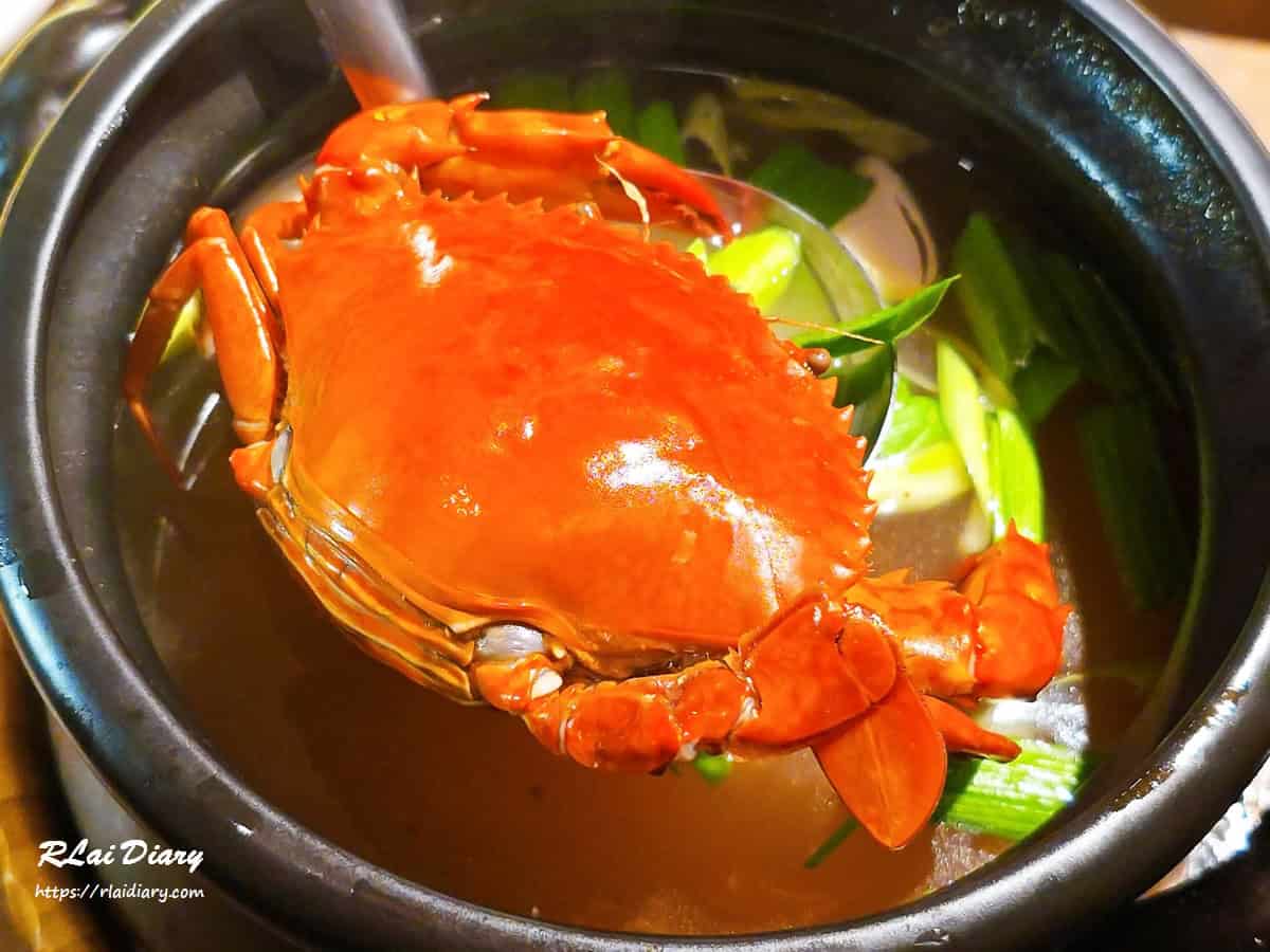 御品湯搭配整隻螃蟹