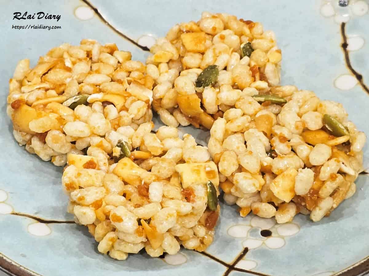 海味零嘴 搭配飲品，烏魚子餅適合作為下酒點心