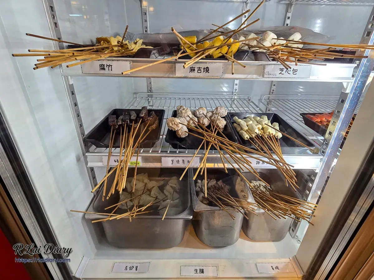 自助區的腐竹、麻吉燒與各式串串