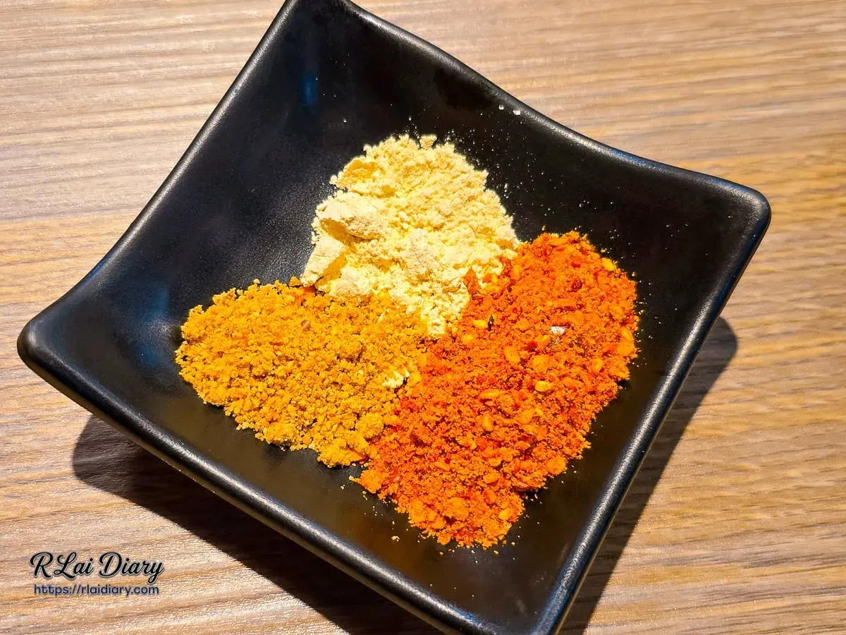 正宗四川干碟蘸料粉，包含辣椒粉、花生粉與黃豆粉