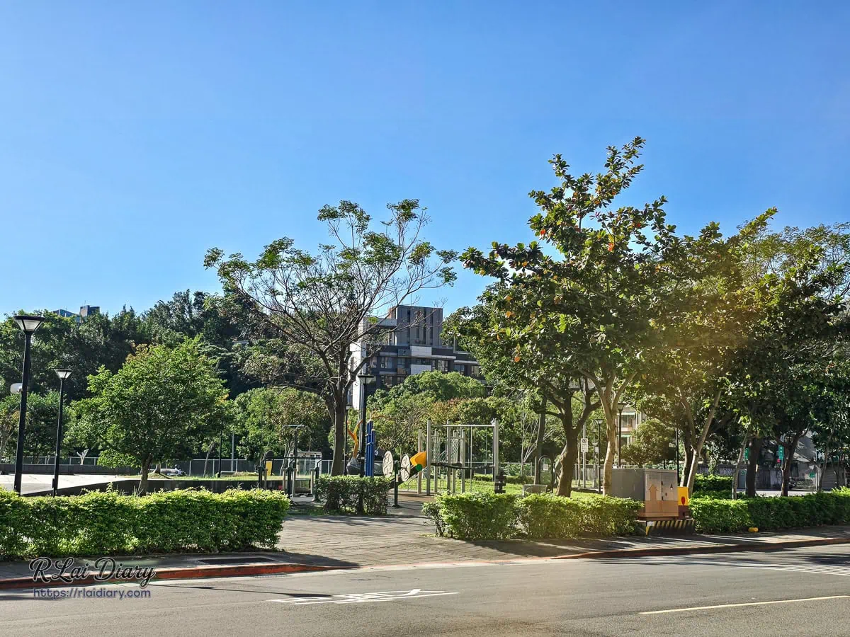 從生活域所看出去的公園景色，享受城市中的悠閒氛圍