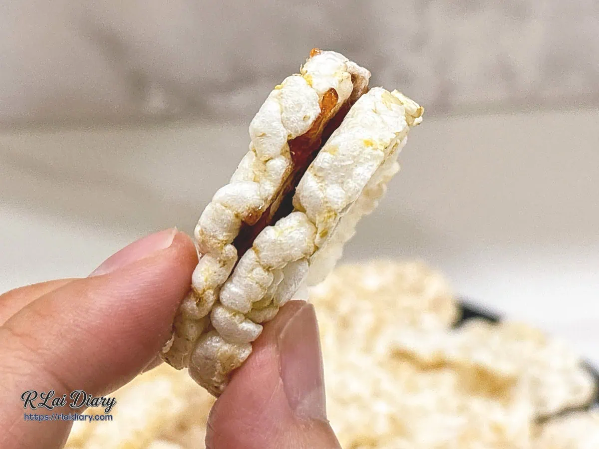 將玄米碰夾入果醬製成夾心餅乾，口感層次豐富，是大人小孩都喜歡的創意點心吃法