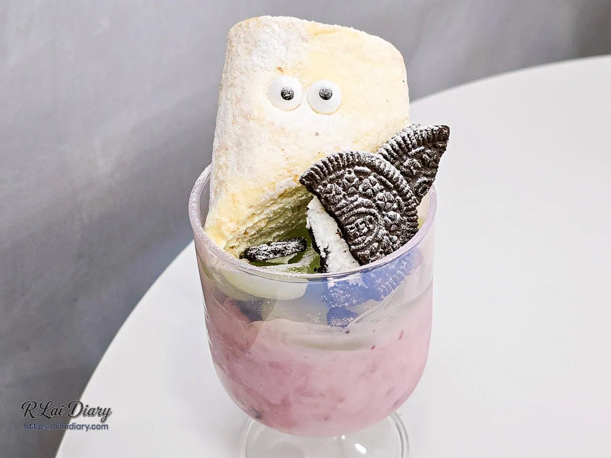 珈琲部的人氣甜點「優格小可愛」，杯裝優格搭配迷你毛巾捲與Oreo