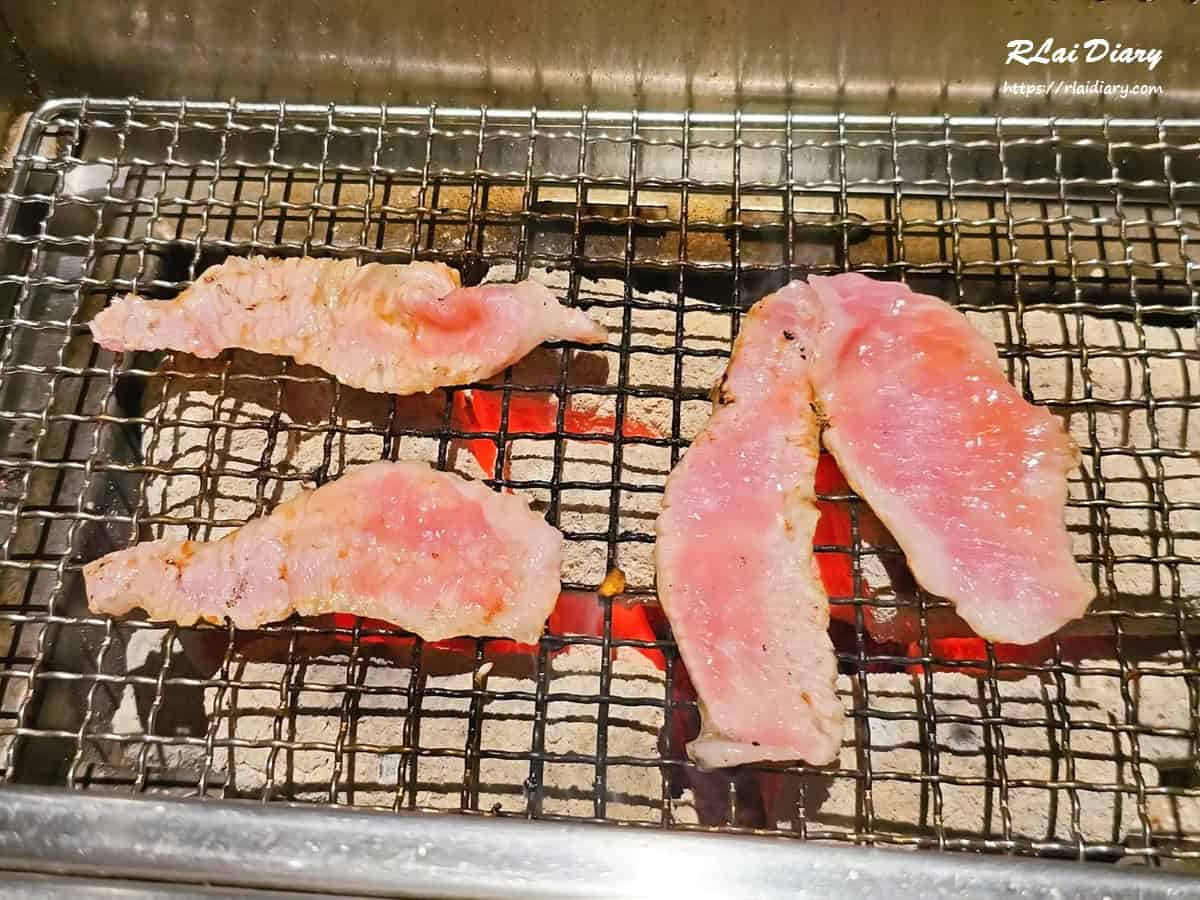 大安區｜一頭也黑毛和牛炭火燒肉｜半包廂隱私空間，享受不用動手的頂級燒肉