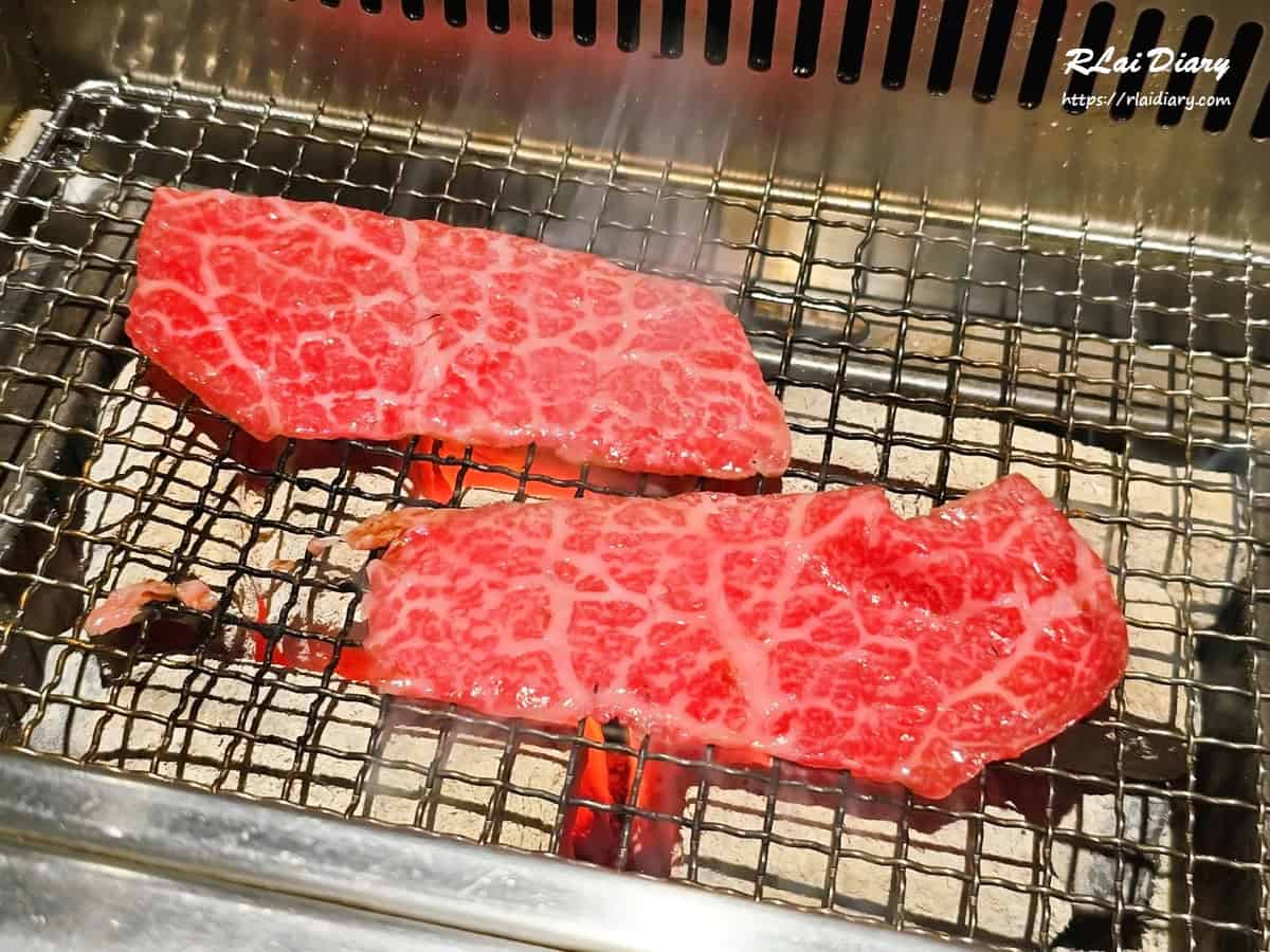 大安區｜一頭也黑毛和牛炭火燒肉｜半包廂隱私空間，享受不用動手的頂級燒肉