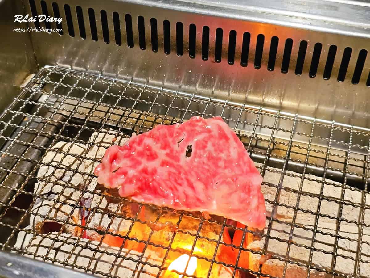 大安區｜一頭也黑毛和牛炭火燒肉｜半包廂隱私空間，享受不用動手的頂級燒肉