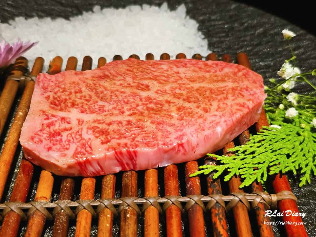 大安區｜一頭也黑毛和牛炭火燒肉｜半包廂隱私空間，享受不用動手的頂級燒肉