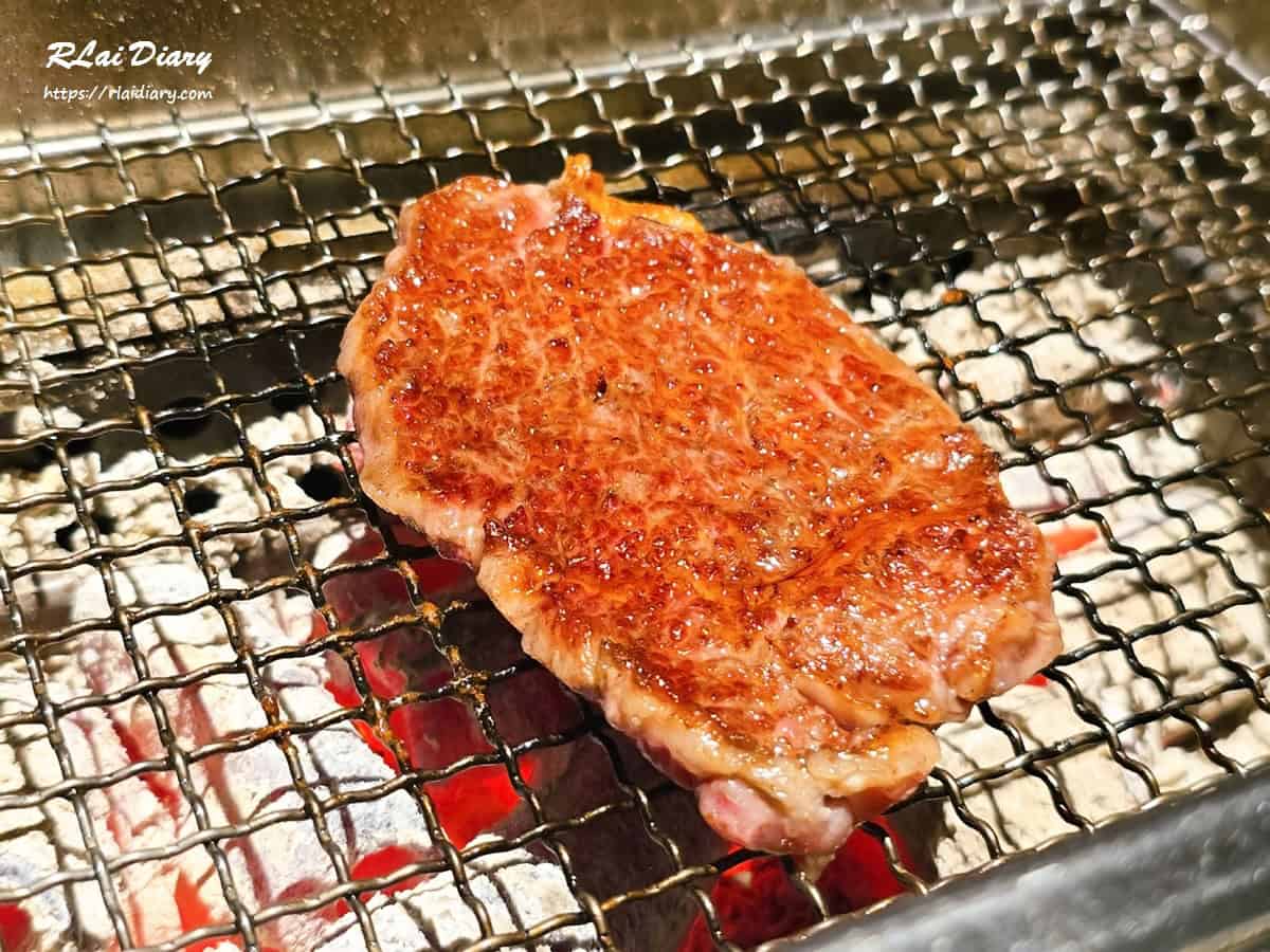 大安區｜一頭也黑毛和牛炭火燒肉｜半包廂隱私空間，享受不用動手的頂級燒肉