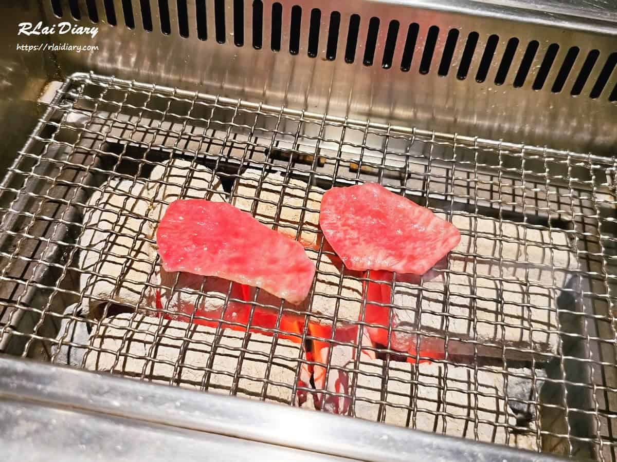 大安區｜一頭也黑毛和牛炭火燒肉｜半包廂隱私空間，享受不用動手的頂級燒肉