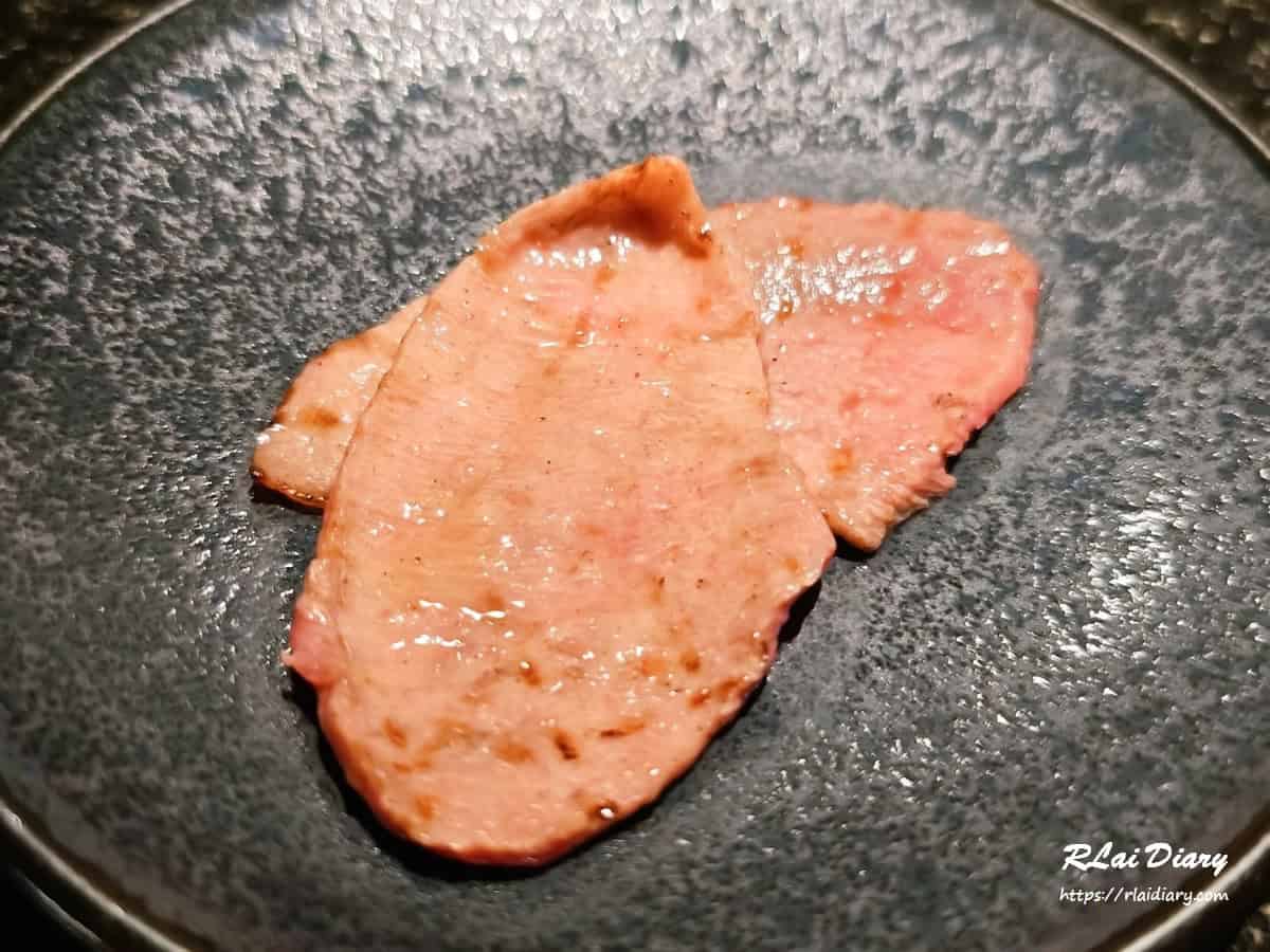 大安區｜一頭也黑毛和牛炭火燒肉｜半包廂隱私空間，享受不用動手的頂級燒肉