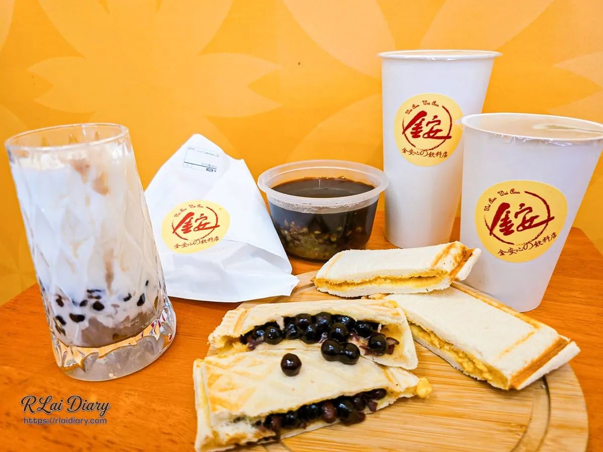 金安心の飲料店人氣下午茶組合大合照，包含芋泥波波鮮奶、冬季限定燒仙草、以及爆漿紅豆波波與香蒜口味的現烤熱壓吐司