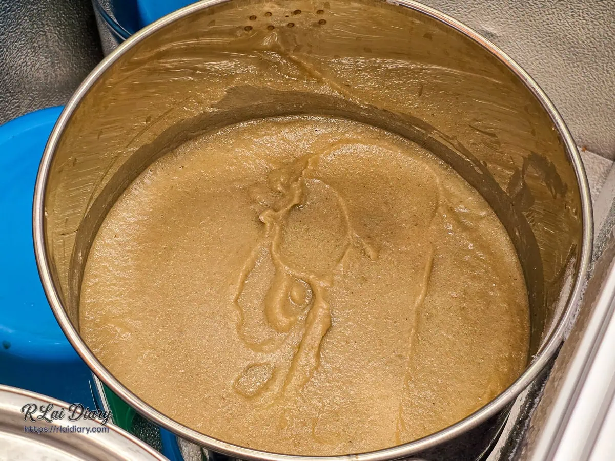 店家遵循古法每日新鮮熬煮的綿密綠豆沙內餡原料