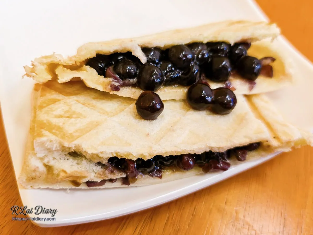 適合當作下午茶點心的紅豆波波熱壓吐司，碳水加碳水的療癒組合