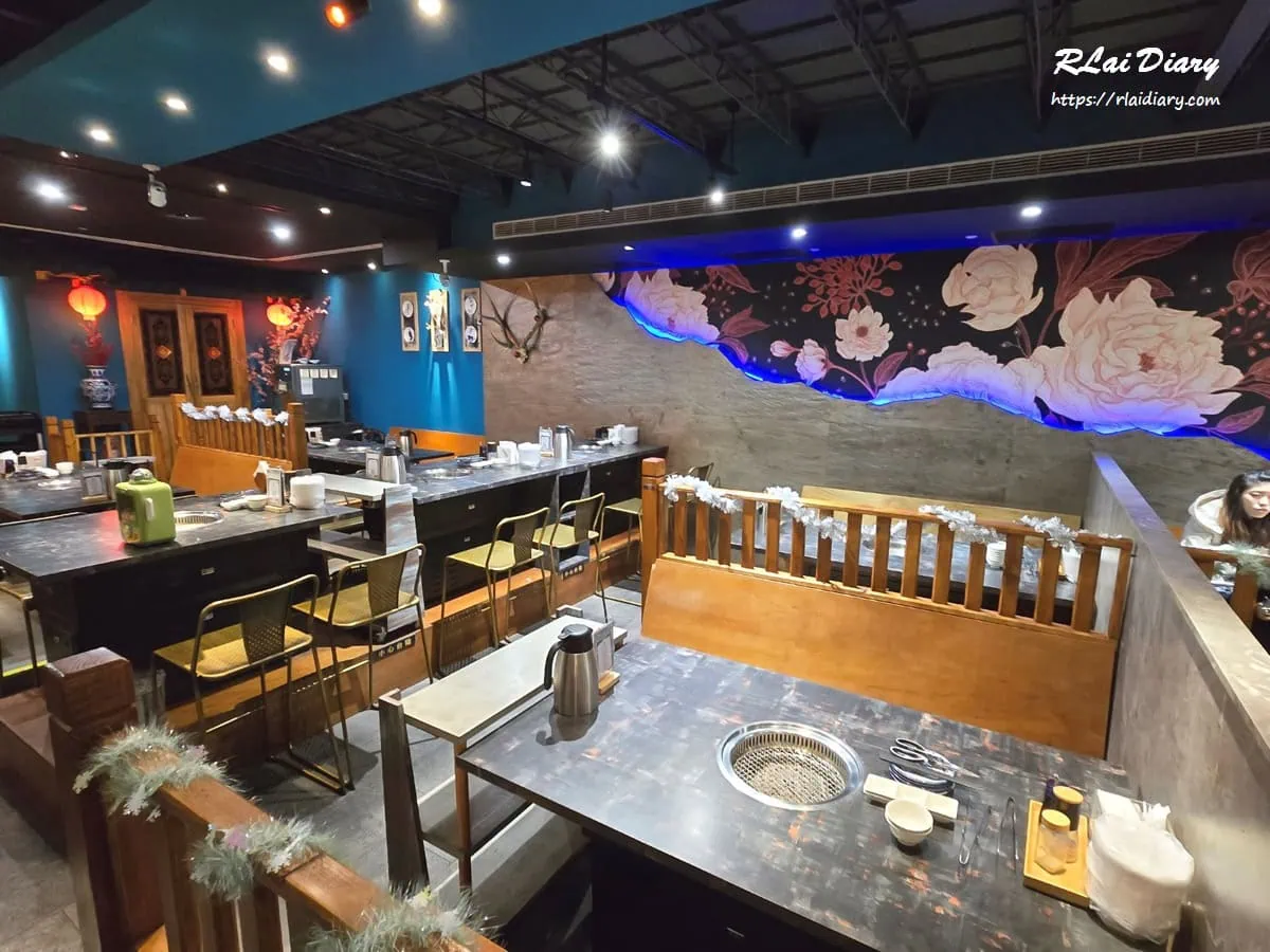 墨妃家燒肉座位距離很剛好，不覺得擁擠