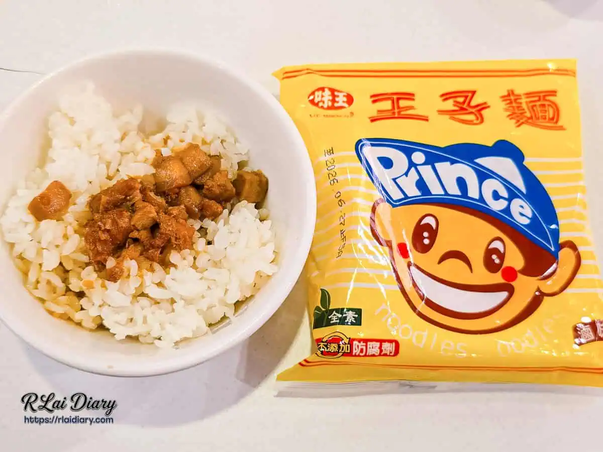 滷肉飯與王子麵副食組合，搭配火鍋的絕佳澱粉選擇