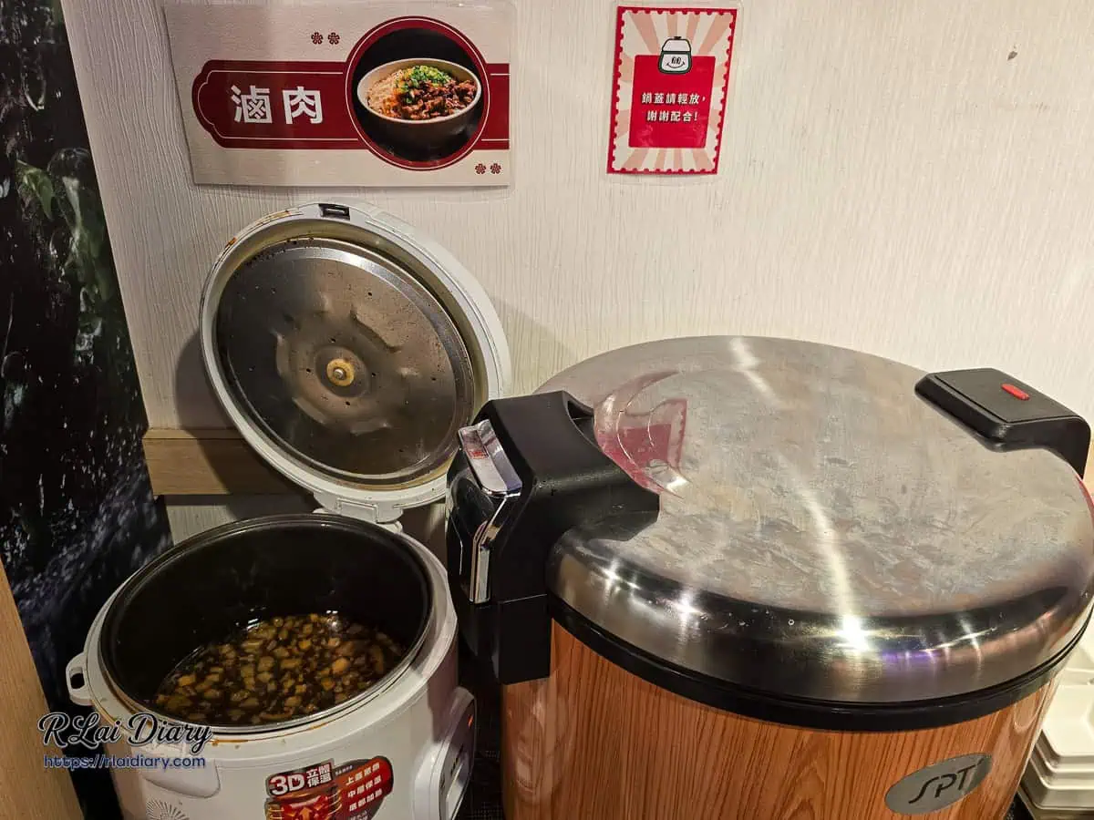 自助吧無限供應白飯與滷肉燥，板橋高CP值吃到飽火鍋