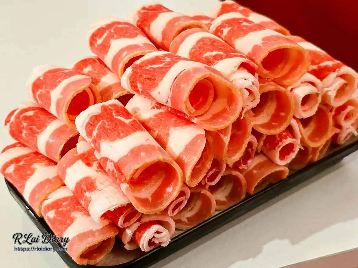 重量級培根牛套餐肉盤，16oz大份量培根牛肉片堆疊如山