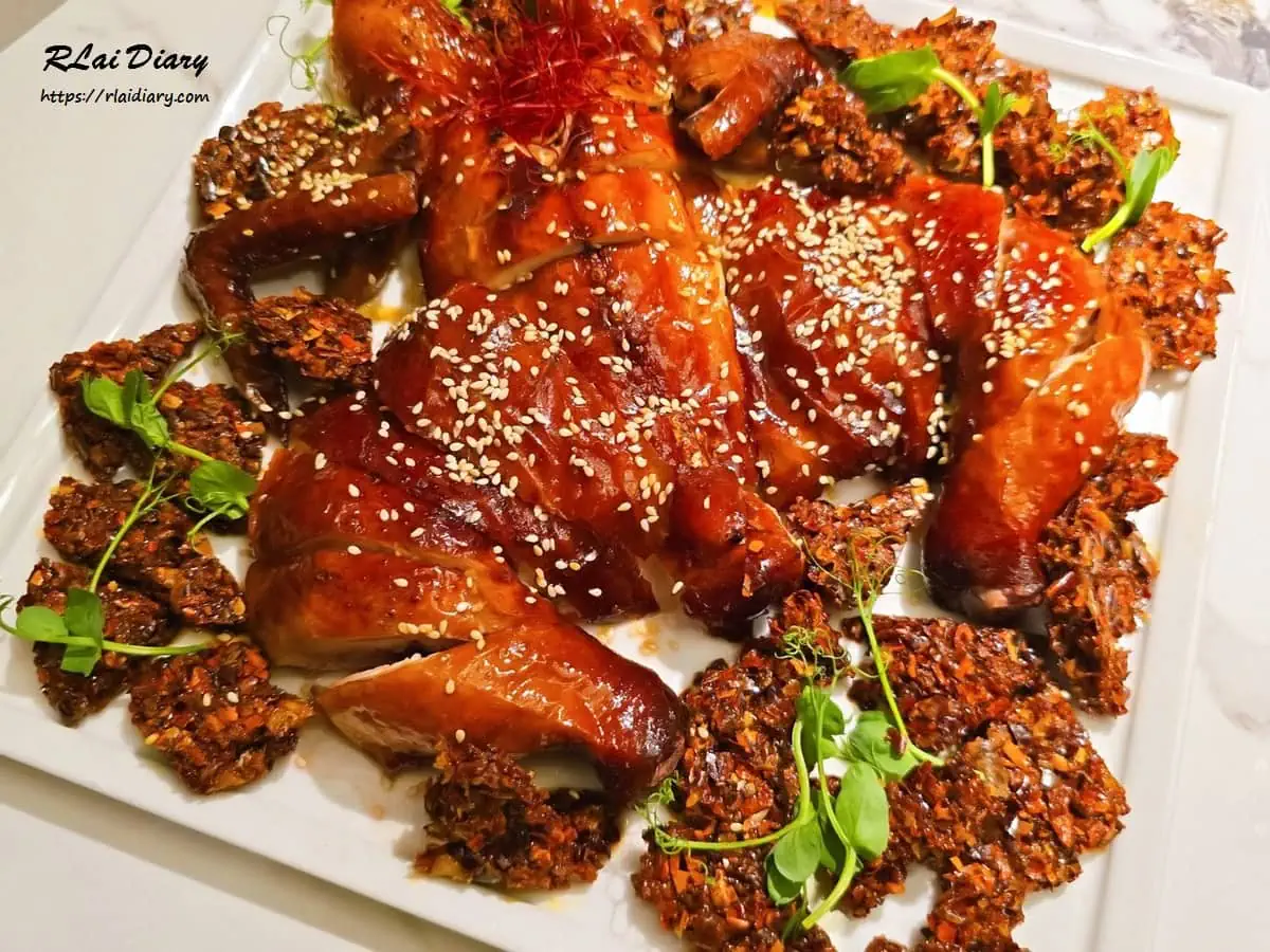 弎弎椒妃脆皮雞俯拍