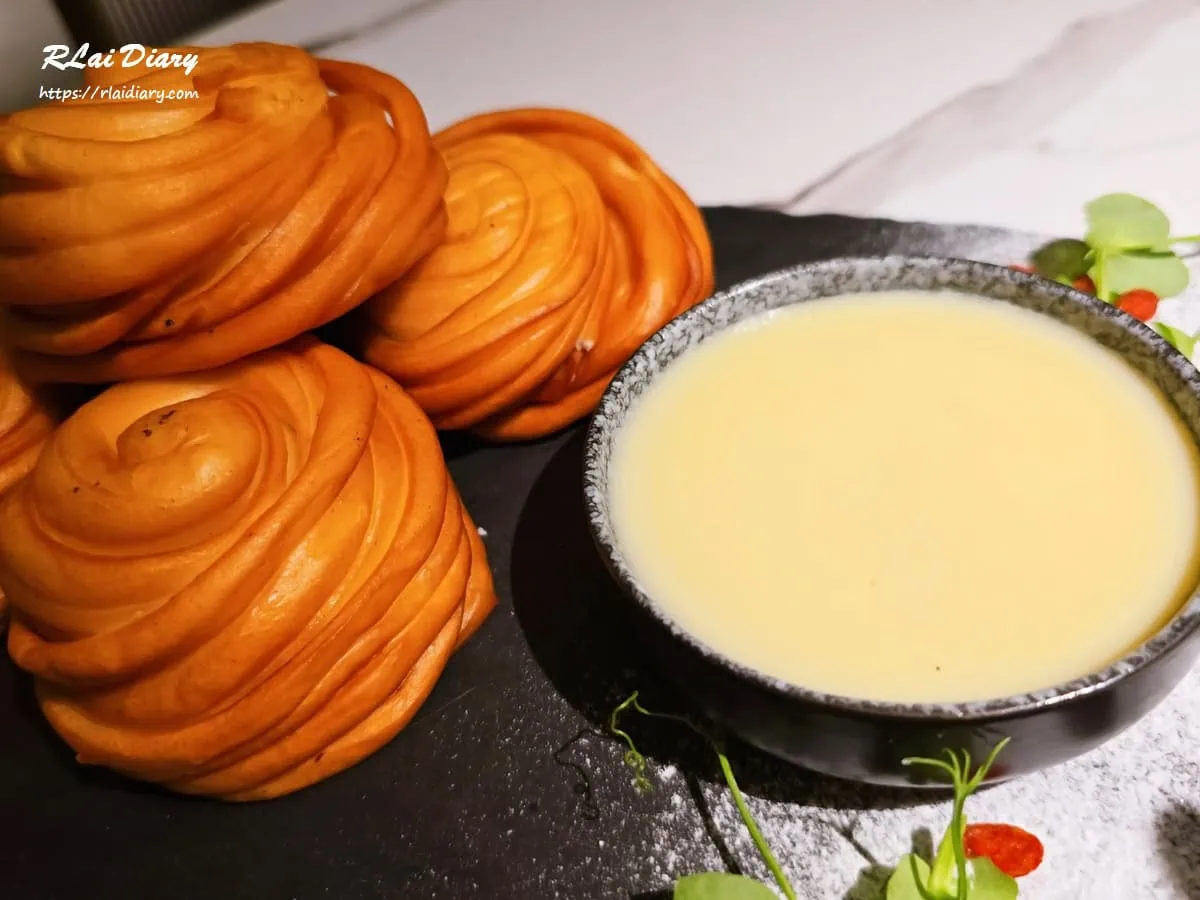 弎弎川酒炸至金黃酥脆的銀絲卷搭配罪惡煉乳醬