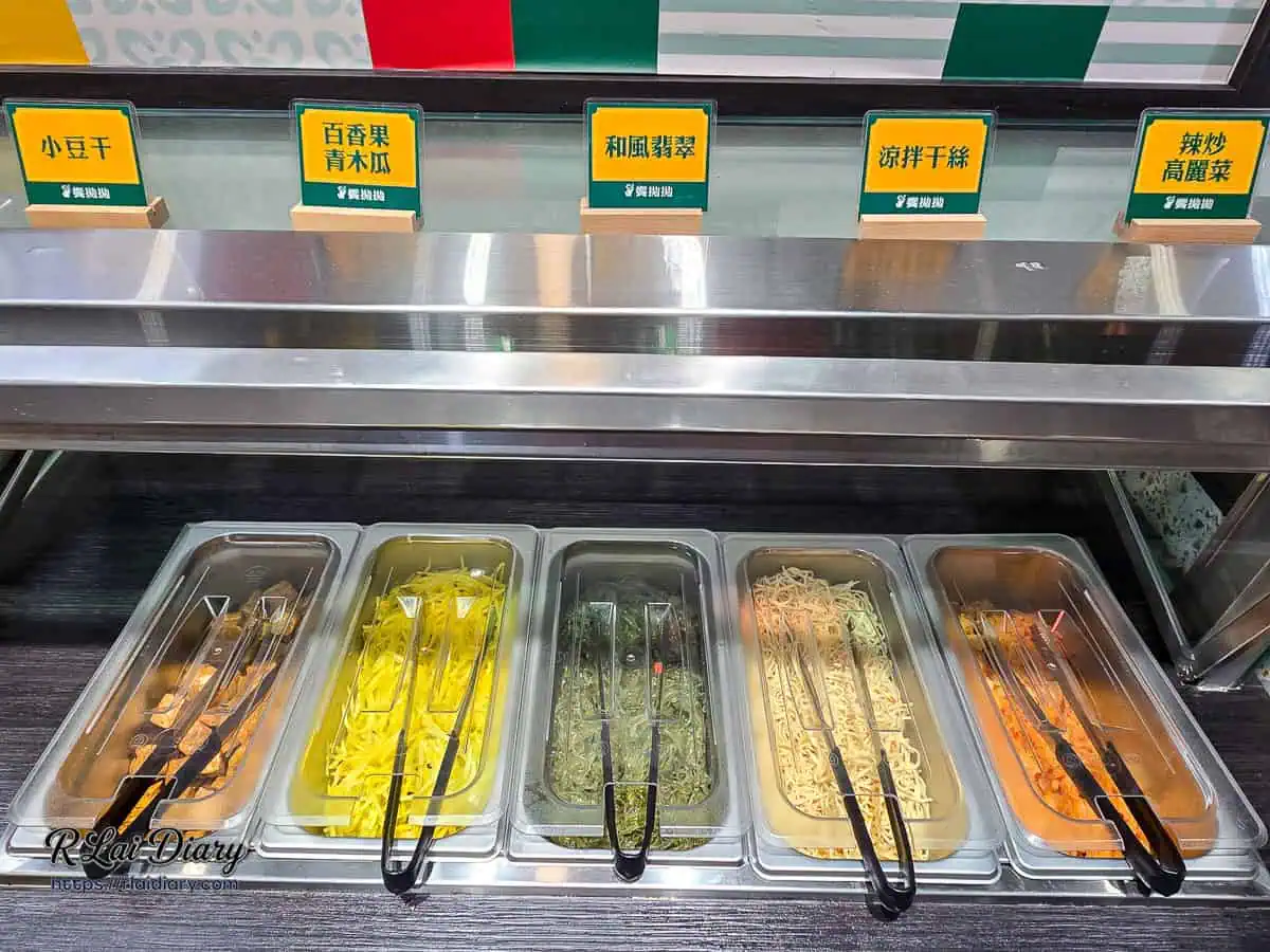 饗拋抛歡沁吧自助區，三重泰式料理無限供應的小菜吧台
