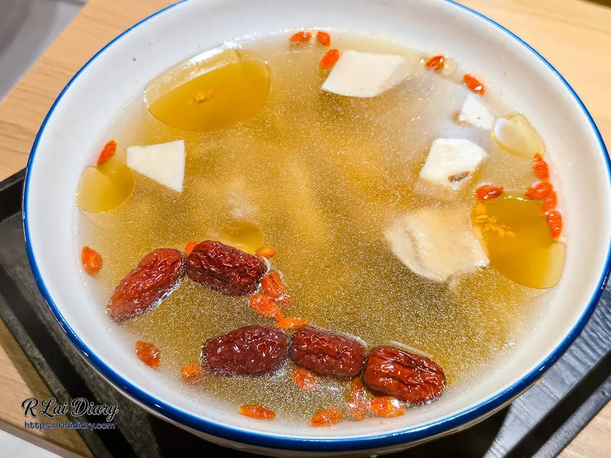 香茅野菇雞湯，清澈甘甜的養生湯品