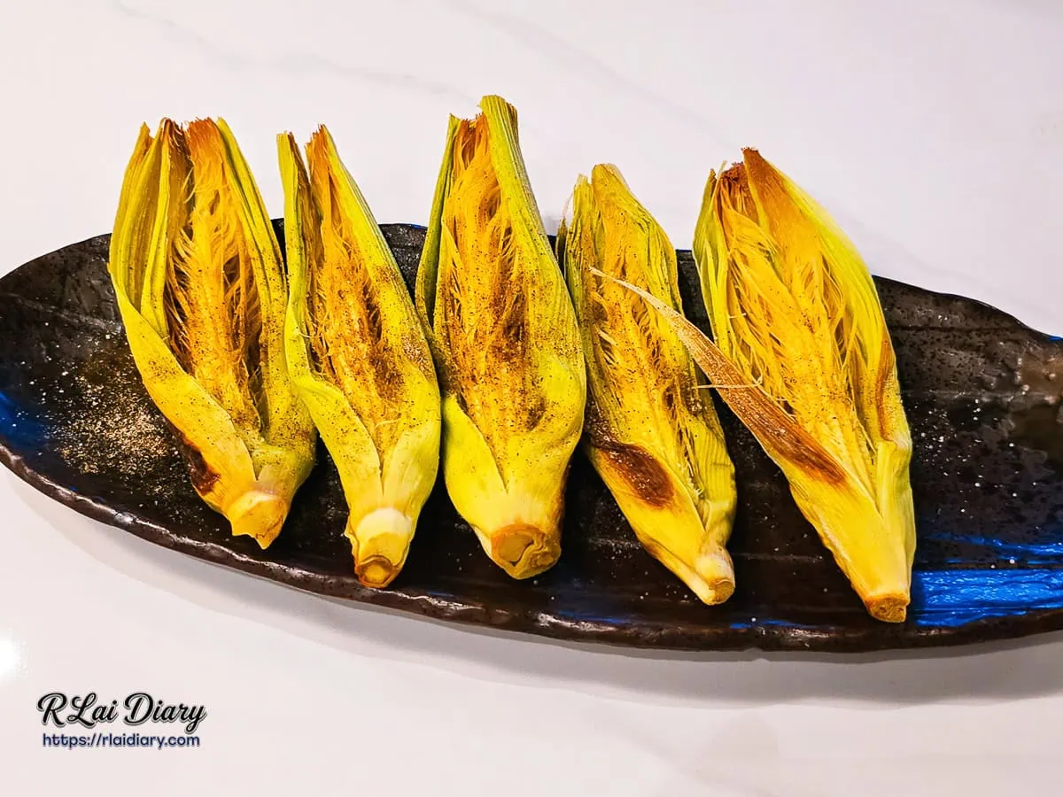 海酒食堂-蔬菜烤物-整支帶殼燒烤的玉米筍