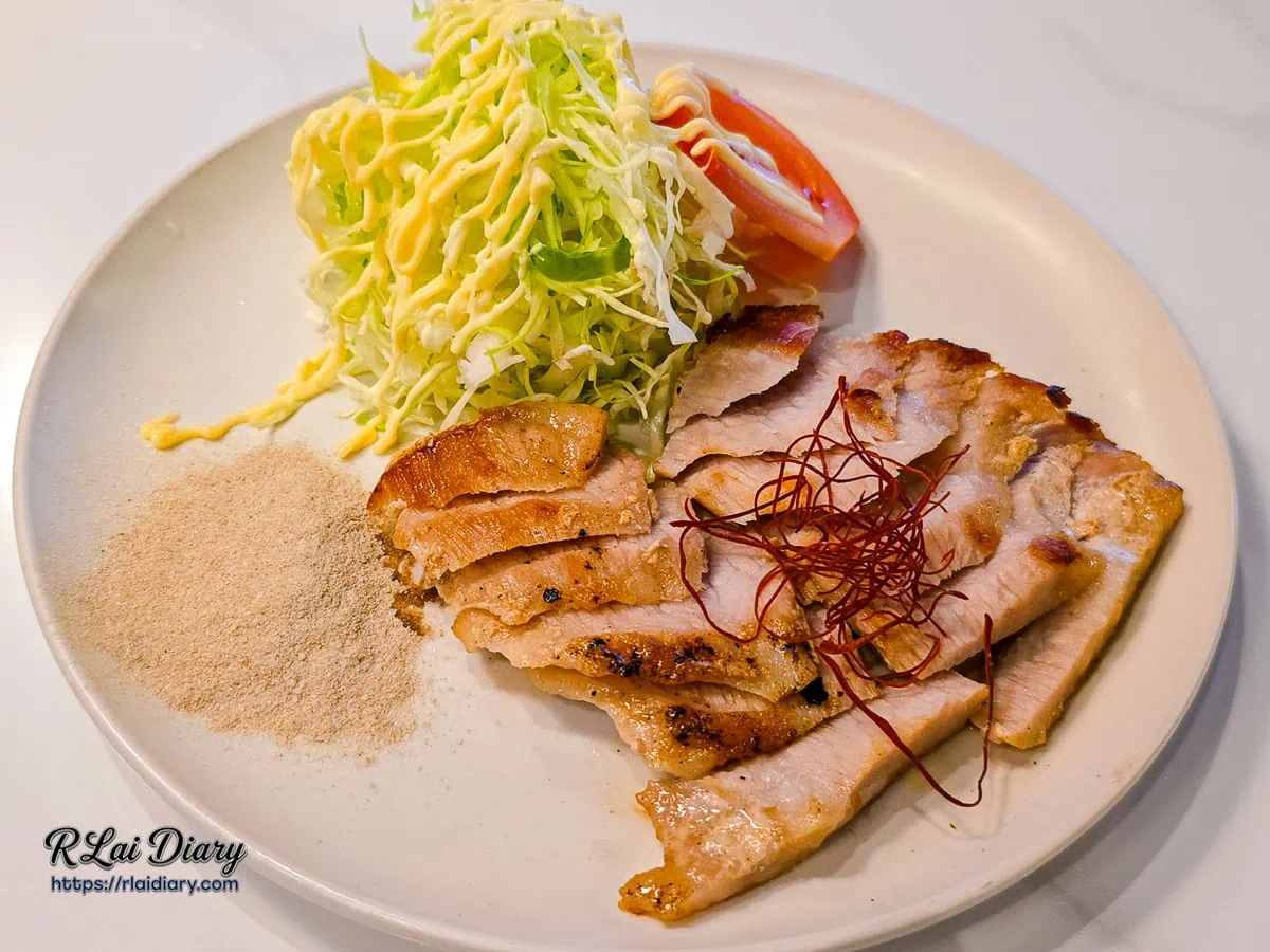 海酒食堂-人氣料理-搭配高麗菜絲的金黃椒鹽松阪豬