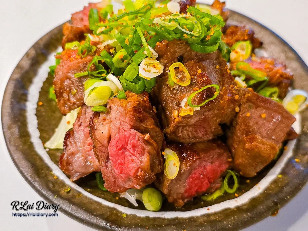 海酒食堂-鐵板牛肋條特寫-表皮焦香肉汁豐富