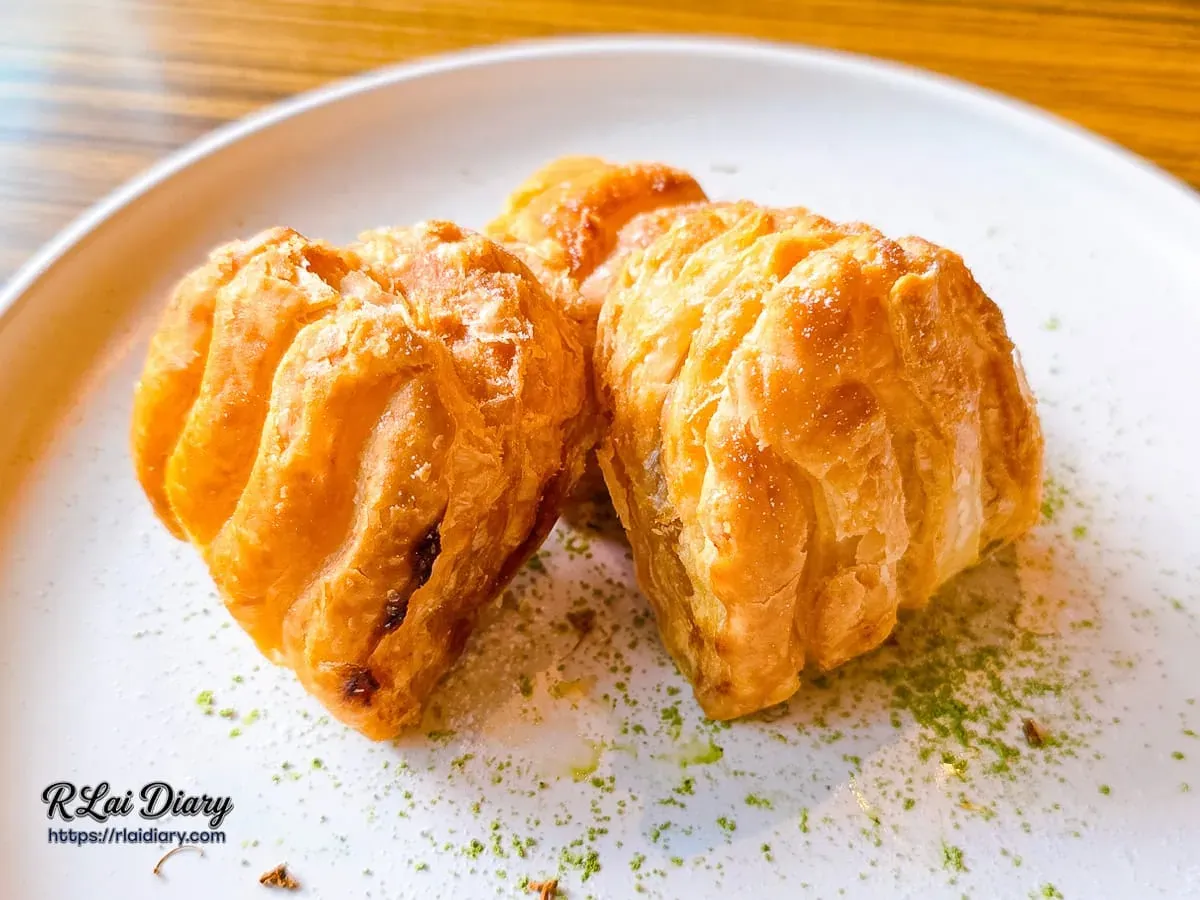 鈾咖啡餐酒館蘋果酥多層次蓬鬆酥皮特寫鏡頭