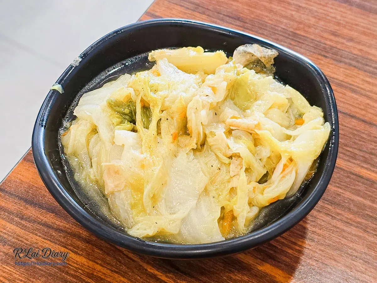 燉煮至軟嫩入味且帶有高湯鮮甜的白菜滷