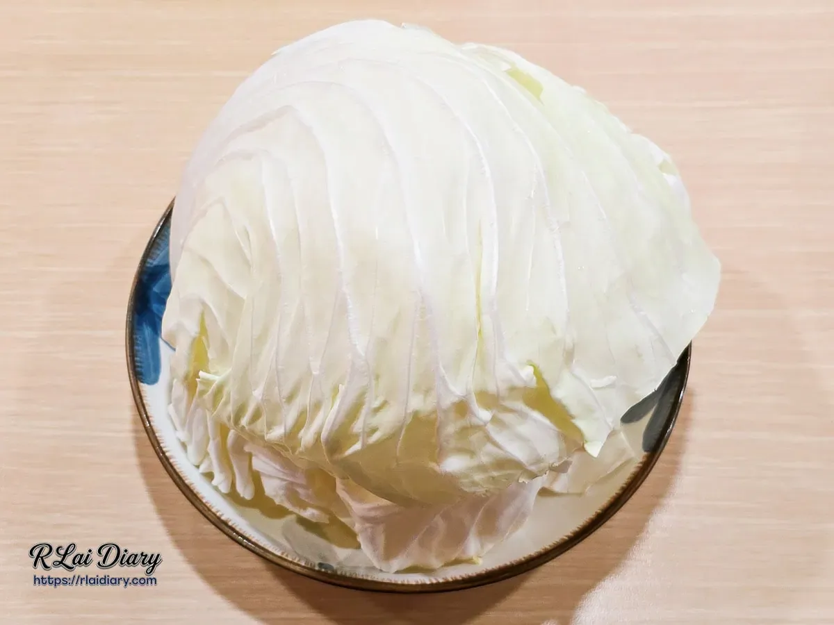鮮脆高麗菜為濃厚鍋底帶來清爽甜味