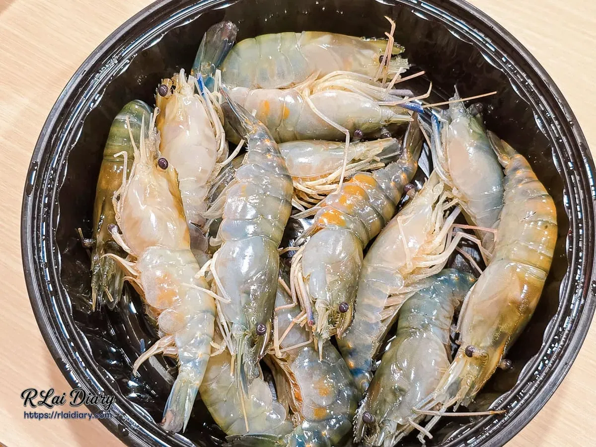 洪師傅特選泰國蝦，蝦身色澤新鮮飽滿且份量十足