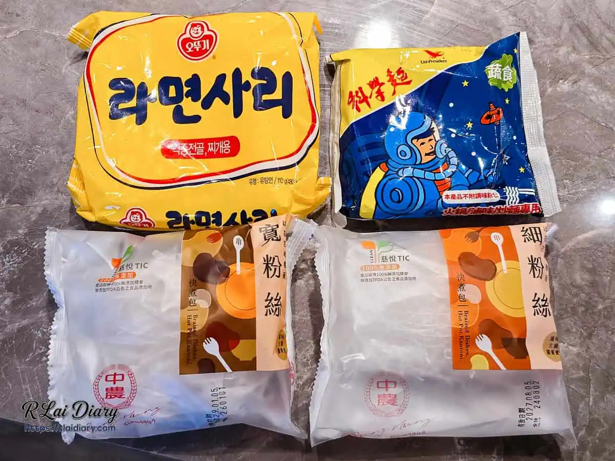 小蒙牛台中大里店副食選擇，提供韓國不倒翁拉麵、經典科學麵與寬細粉絲，滿足不同咀嚼口感