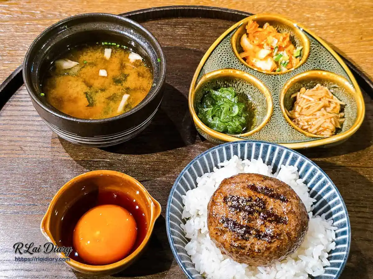 A5黑毛和牛挽肉完整套餐，含漢堡排、香米、小菜與湯