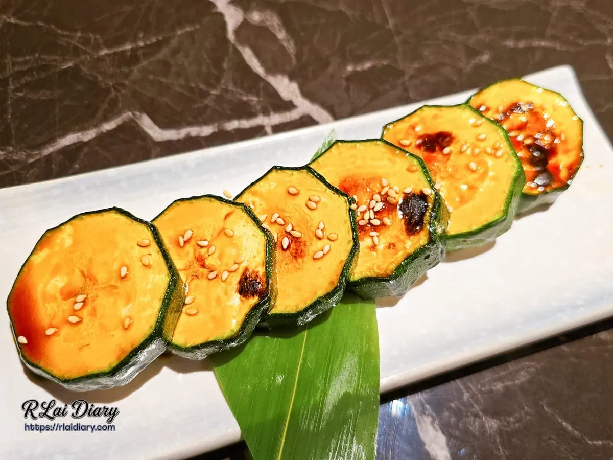 麓島醬燒厚切櫛瓜，烤至金黃保留水分的蔬菜料理
