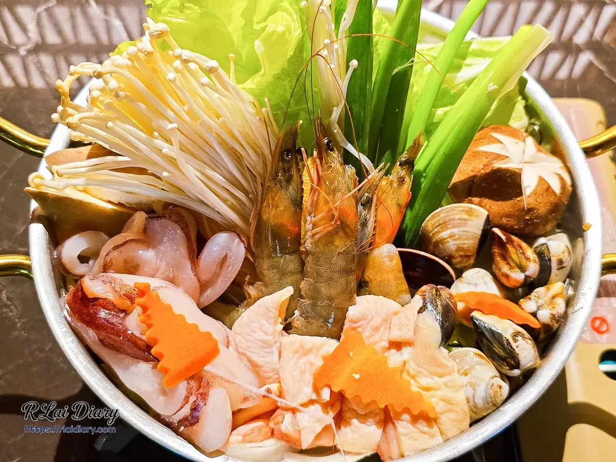 桃園聚餐火鍋推薦，海陸寄ㄝ鍋豐富食材擺盤
